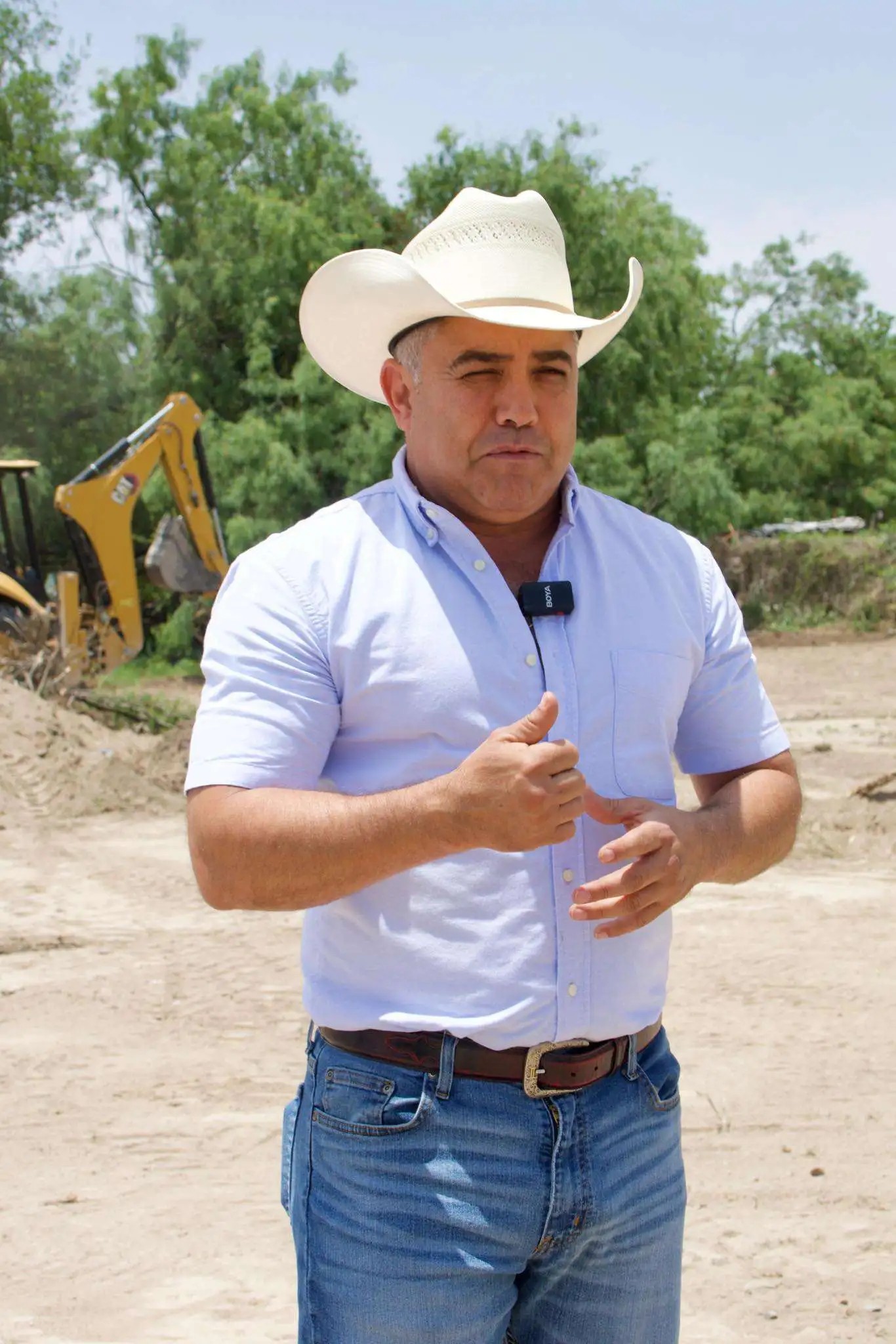 Cumple Chano Díaz con limpieza del Río Sabinas