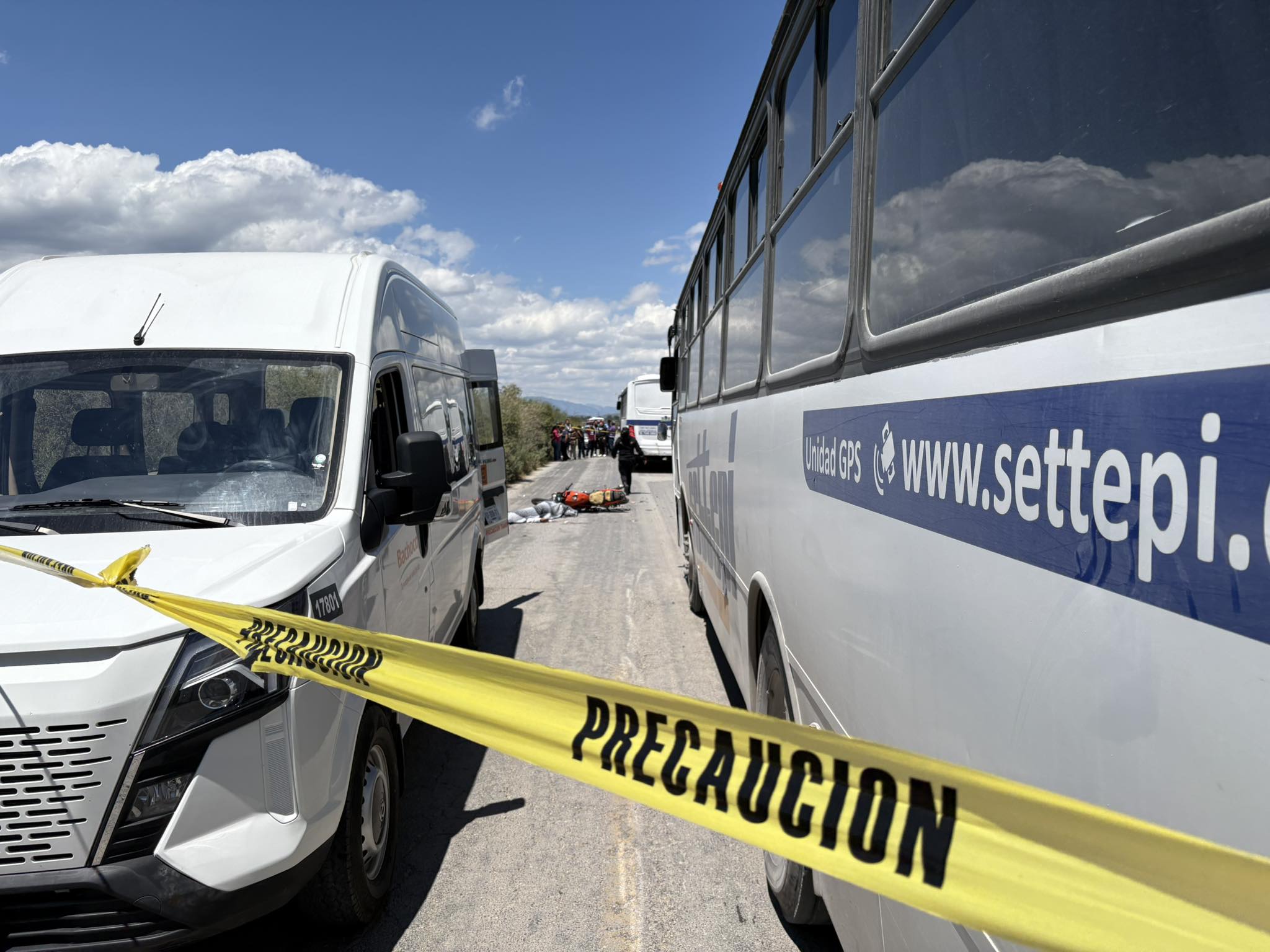 Muere joven motociclista; acompañante está grave
