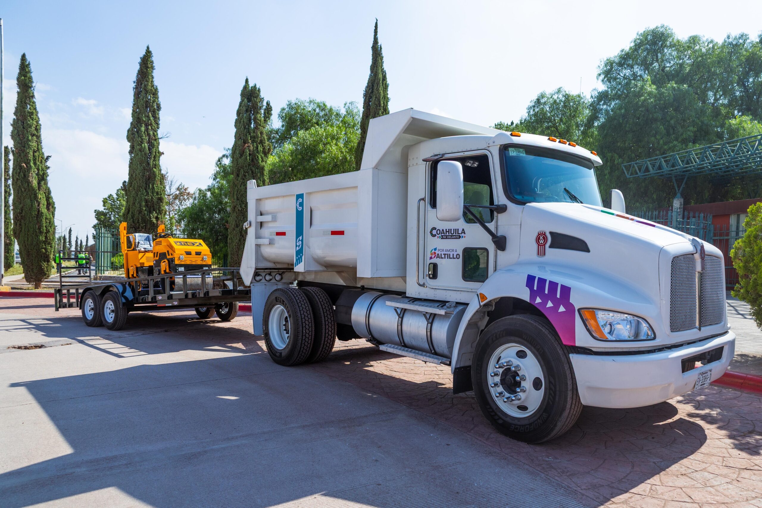 Llegan más camiones para combatir baches