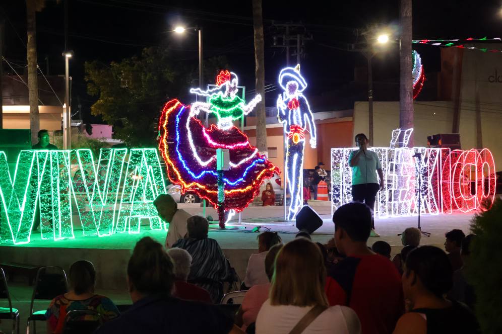 Enciende Óscar Ríos luces patrias en Rosita