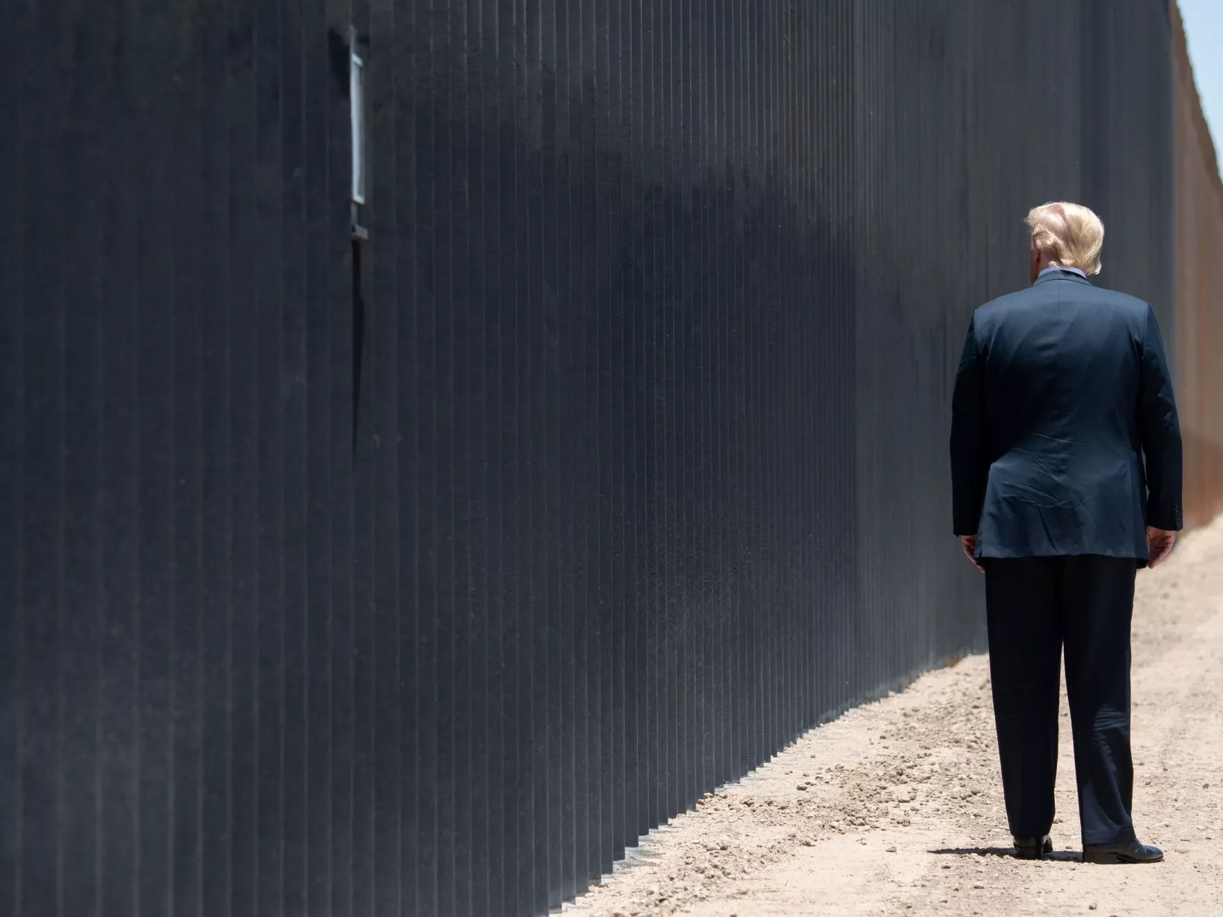 Muro fronterizo, negro para disuadir migrantes