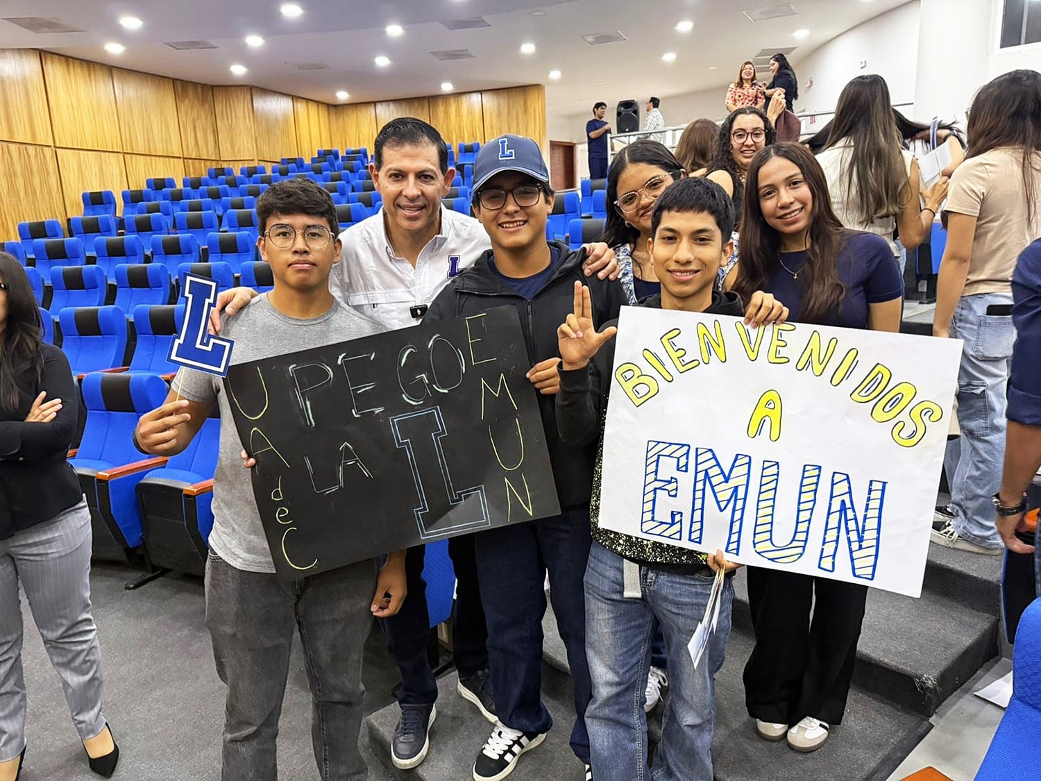 Da la bienvenida rector a futuros profesionales