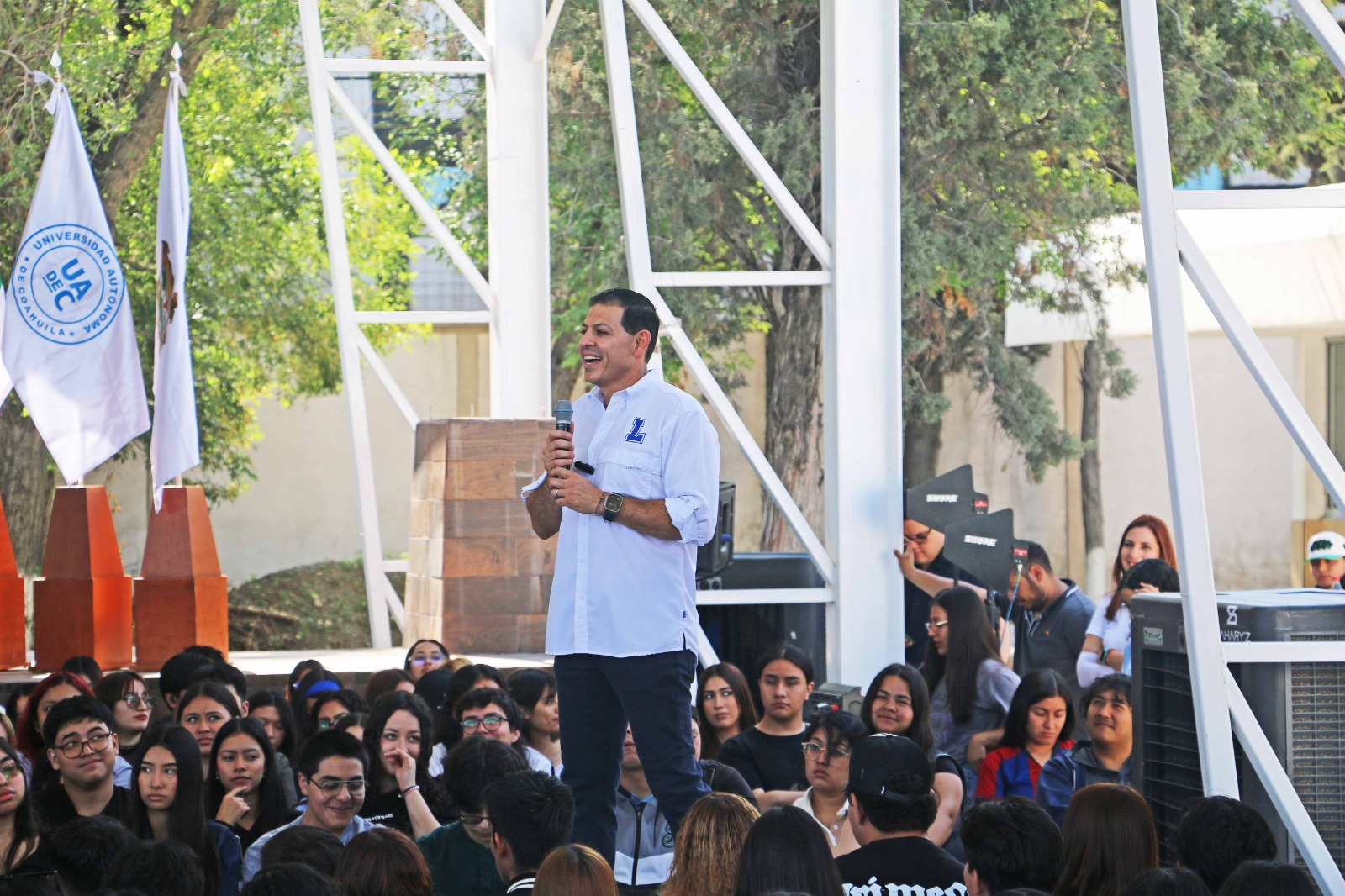 Da bienvenida rector a nuevos estudiantes