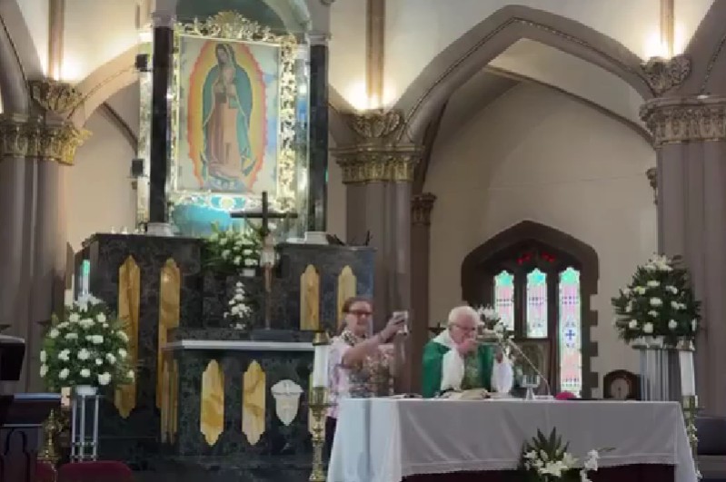 Llega a Vaticano polémica de Vera