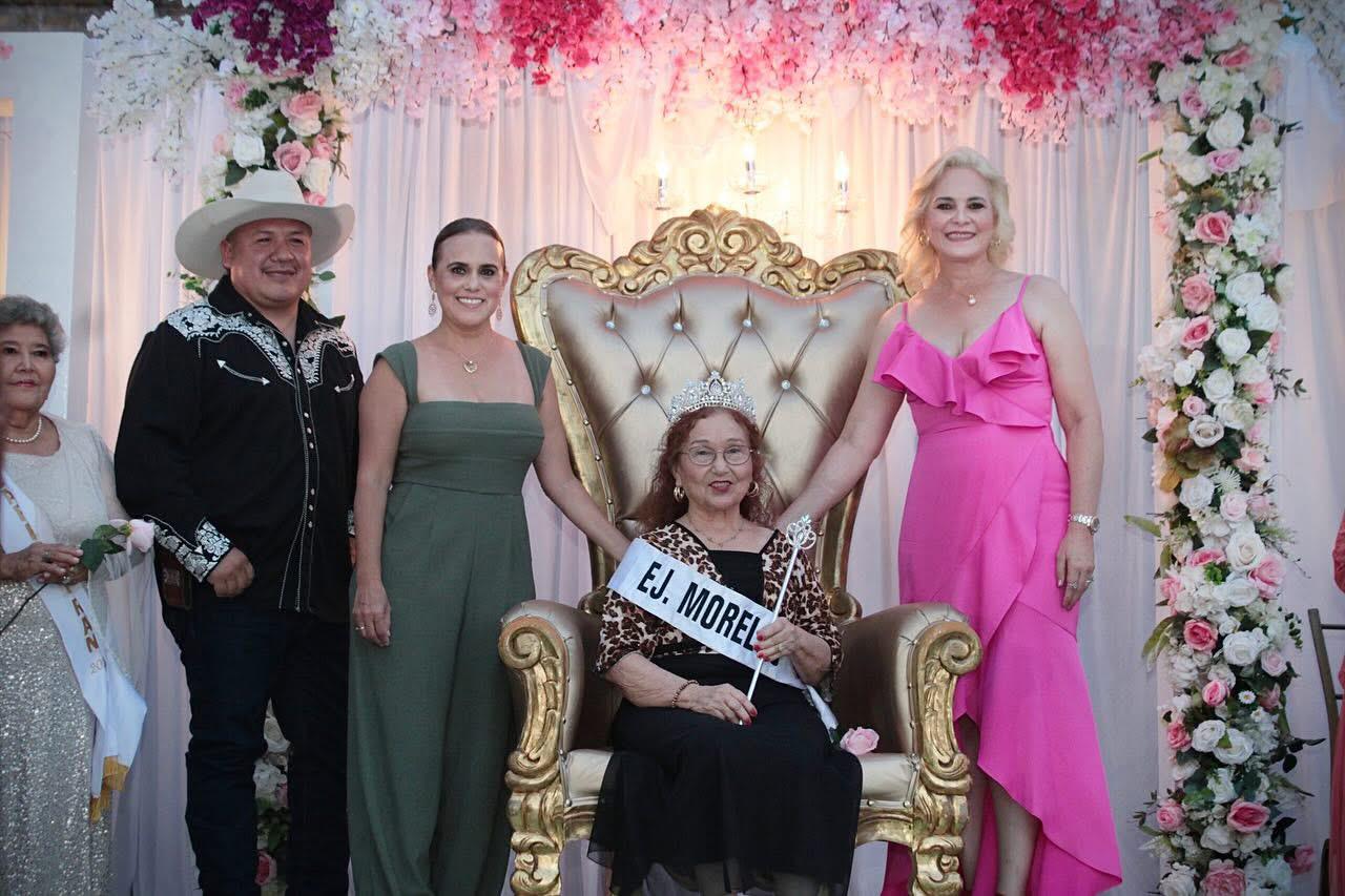 Corona Laura Jiménez a Dora Lilia I Reina del Adulto Mayor en Múzquiz