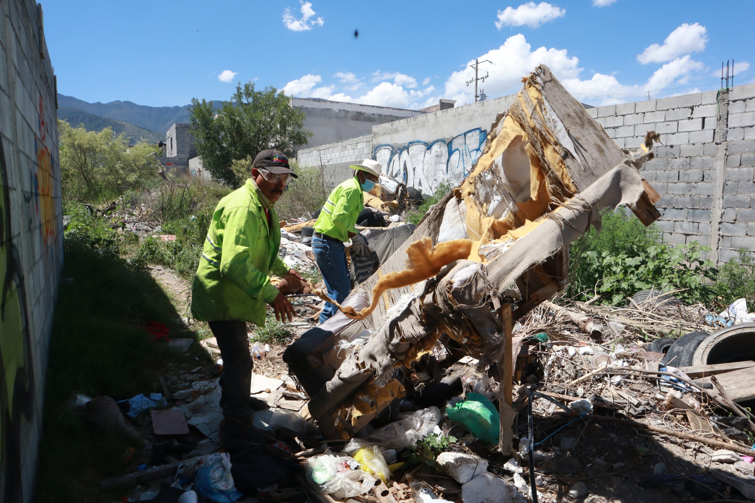 Atiende Javier Díaz limpieza de arroyo al oriente de Saltillo