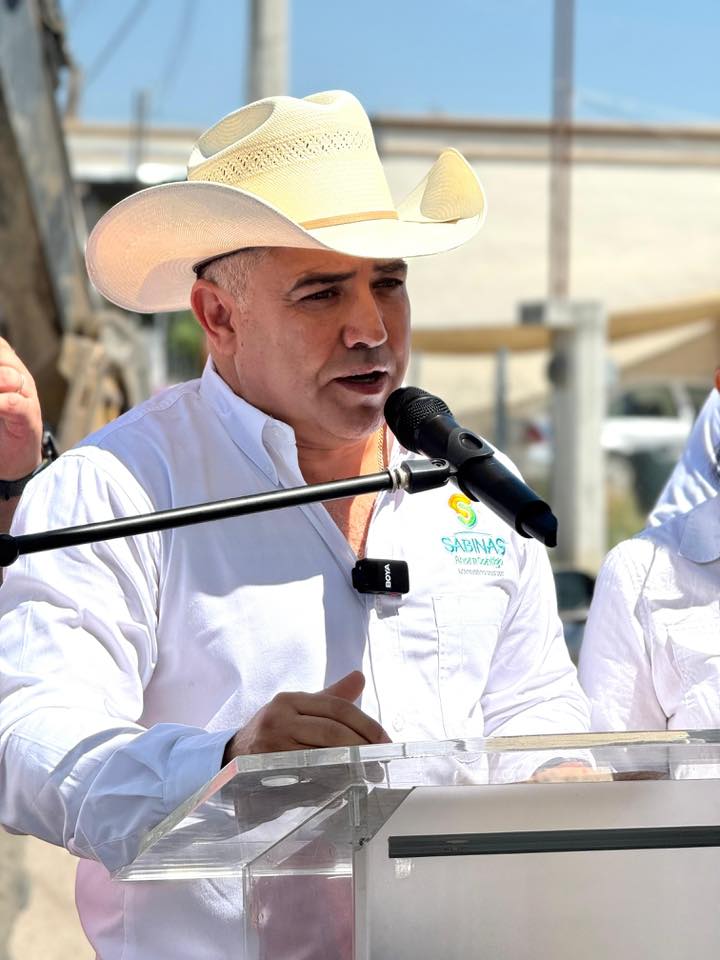 Pide Chano Díaz apoyo con pipas