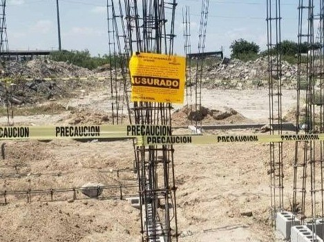 Clausuran construcción en predio municipal invadido