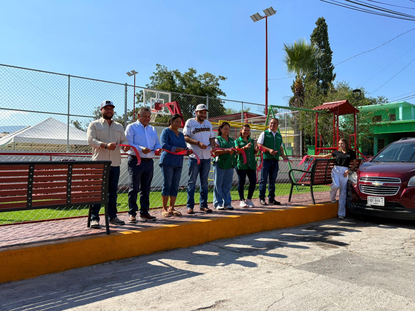 Renueva Carlos campo deportivo