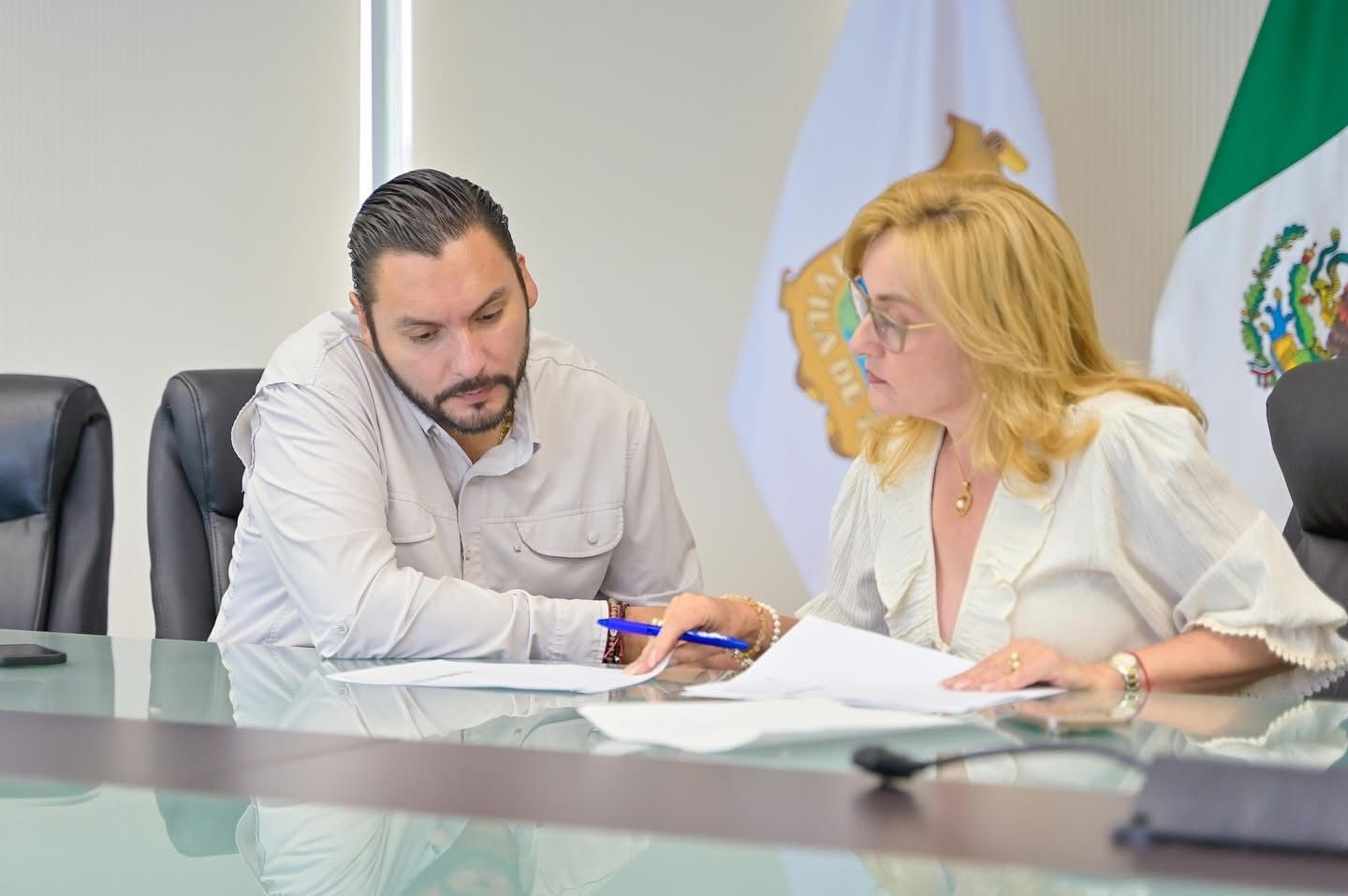 Coordina Carlos proyectos con Directora de CECYTEC
