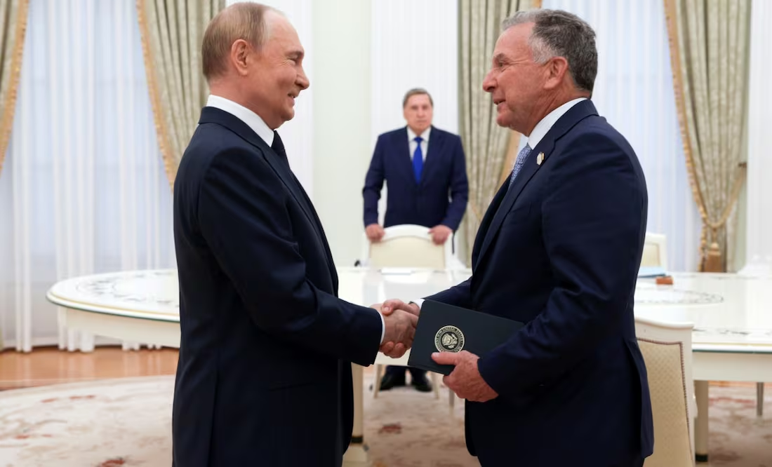 Putin se reúne con enviado de Trump previo al fin del plazo para la paz en Ucrania; sin avances, las negociaciones entre Moscú y Kiev