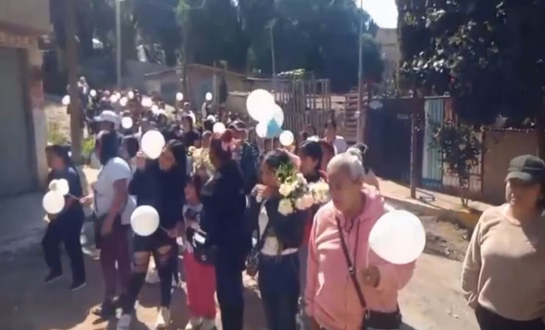 Entre globos y flores sepultan al niñ0 Fernando, quien fuera retenido por una deuda de mil pesos