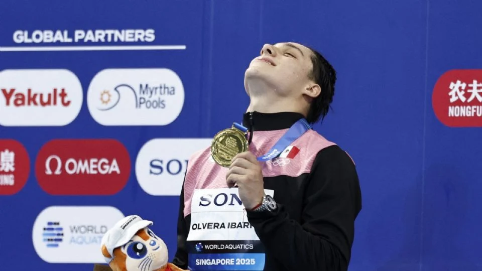 ¡Campeón del mundo! El clavadista mexicano Osmar Olvera derriba la ‘muralla china’ y conquista oro en trampolín de 3 metros en Singapur