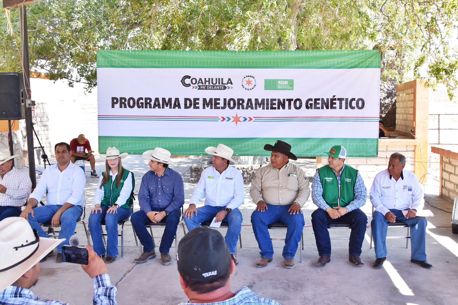 RESPALDA VÍCTOR LEIJA IMPULSO AL SECTOR GANADERO DE CUATRO CIÉNEGAS
