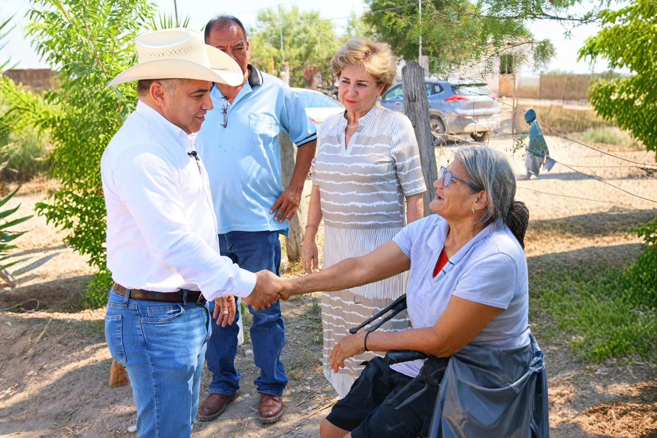 Nuestros adultos mayores no deben ser abandonados”: alcalde Chano Díaz visita a doña Rosa en la Villa de Cloete
