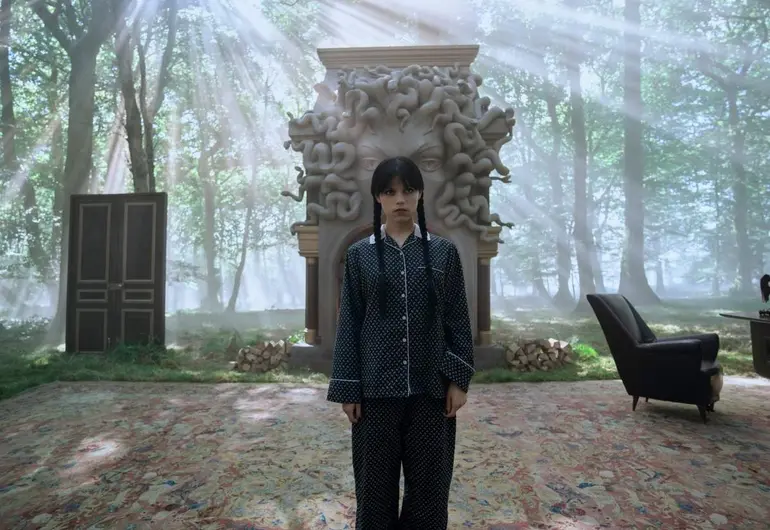 Netflix revela tráiler oficial de la segunda parte de Merlina temporada 2