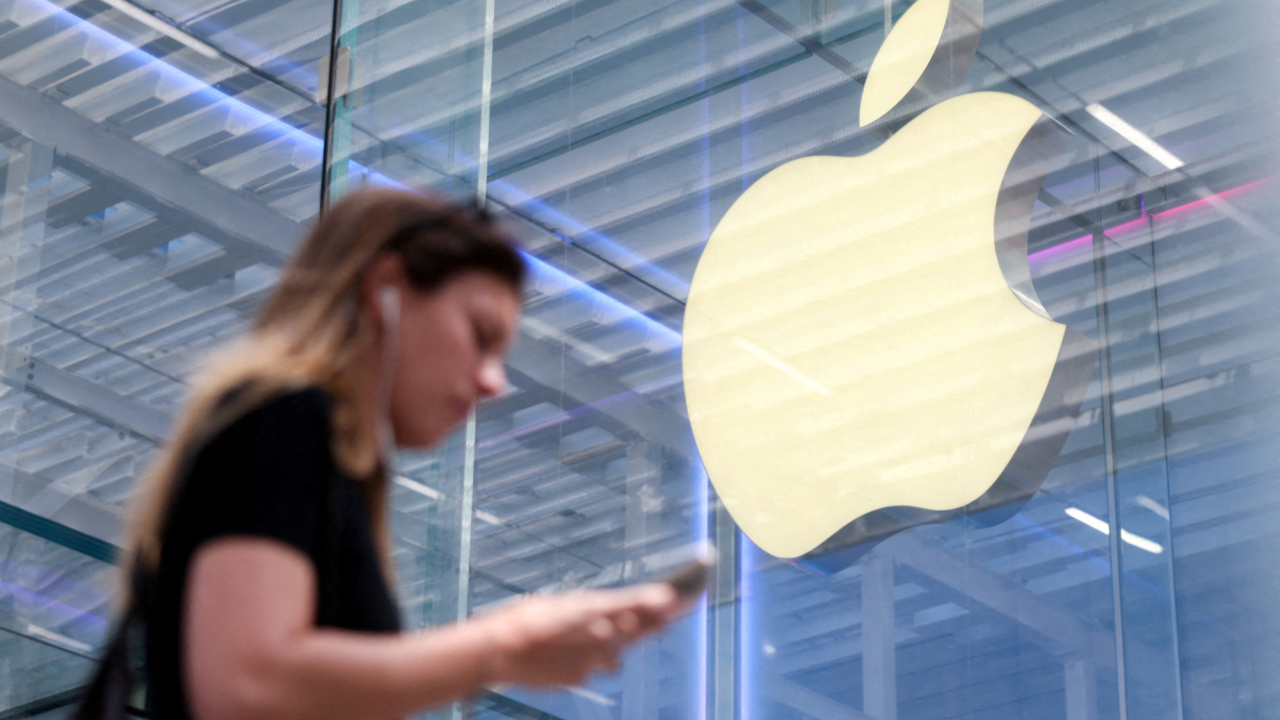 Apple rechaza acusación de Musk de favorecer a OpenAI