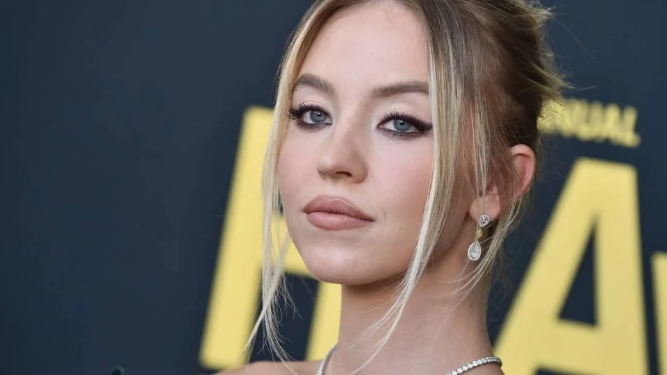 Campañas con Sydney Sweeney y Gavin Casalegno desatan críticas por alusiones a «mejoras» genéticas