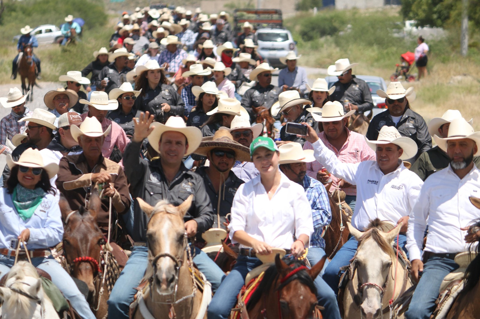 Más de 350 jinetes celebran la 25ª Cabalgata General Cepeda-Parras
