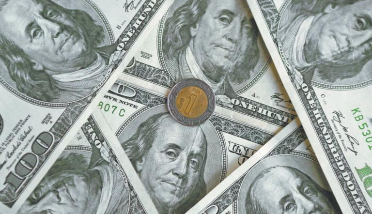 Precio del dólar hoy 27 de agosto: Peso cae por avance del dólar