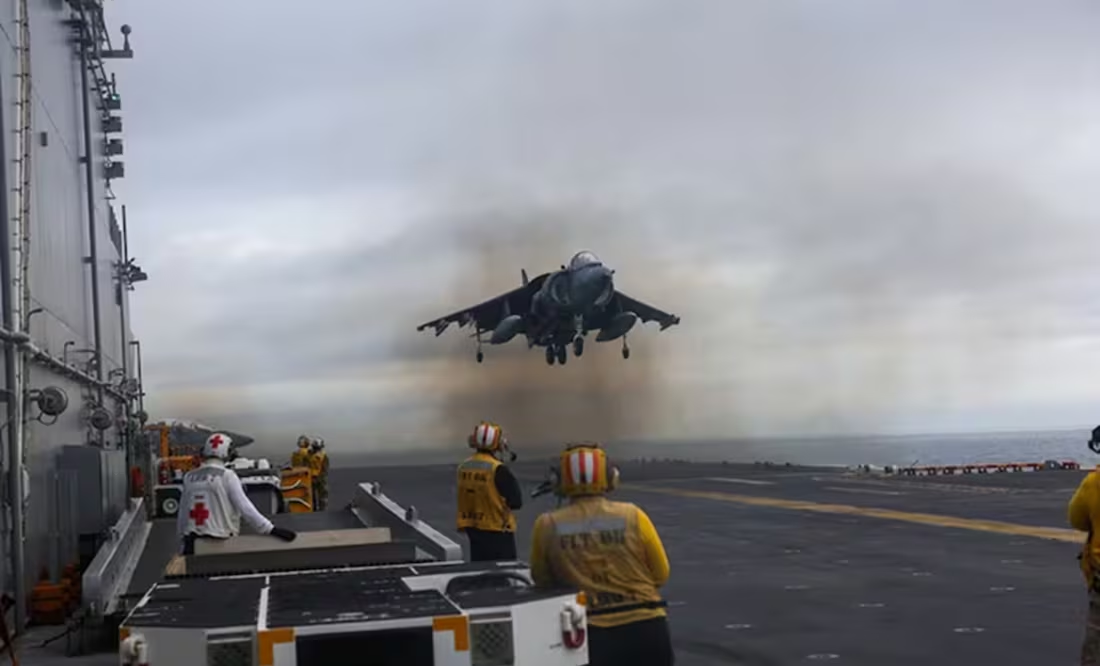 EU difunde primeras imágenes del despliegue de barcos hacia Venezuela; militares operan aeronaves y apuntan con rifles