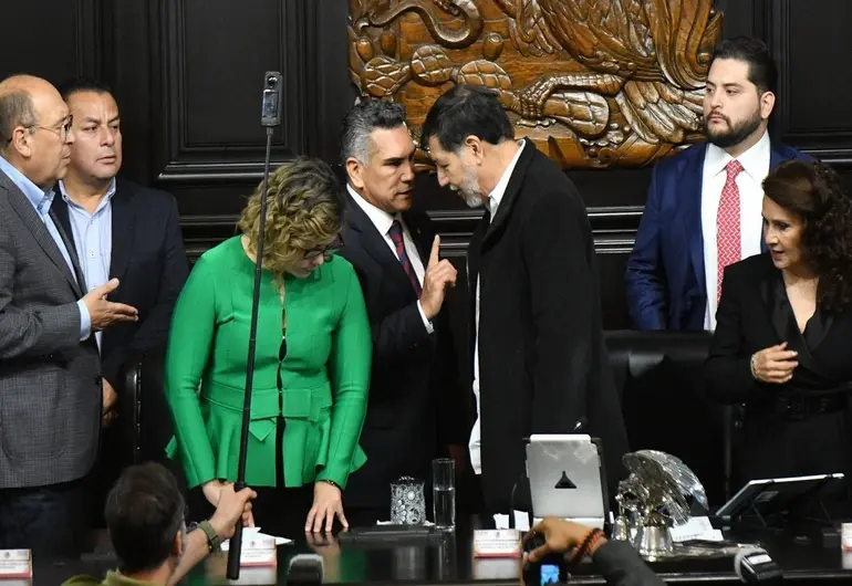En medio de cerco policial, ‘Alito’ Moreno y Fernández Noroña se reencuentran tras pelea