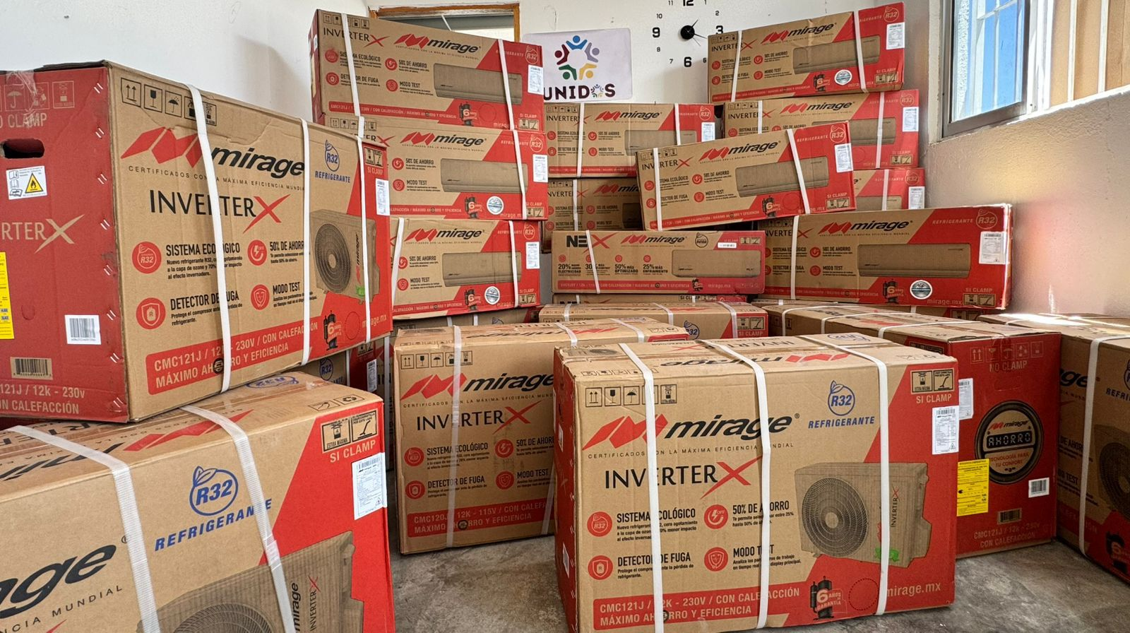 ENTREGA GOBIERNO MUNICIPAL Y UNIDOS MINISPLITS A BAJO COSTO A FAMILIAS DE CUATRO CIÉNEGAS