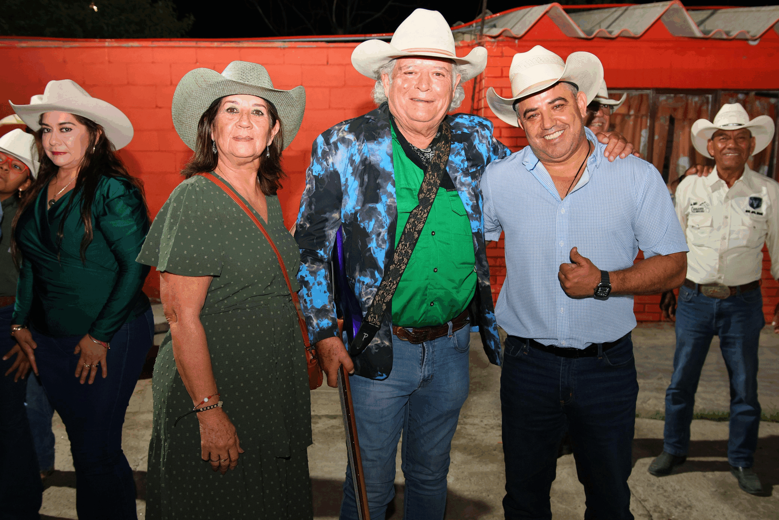 Chano Díaz acompaña el arranque de la Cabalgata Santo Domingo – Sabinas 2025