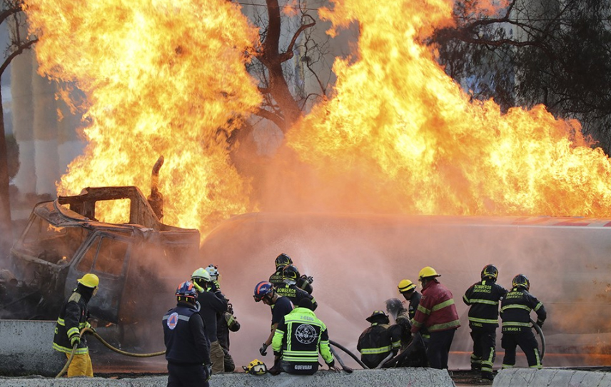 Aumenta a 8 muertos por explosión de pipa