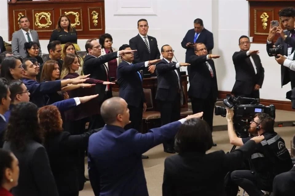 Toman protesta jueces y magistrados en Congreso