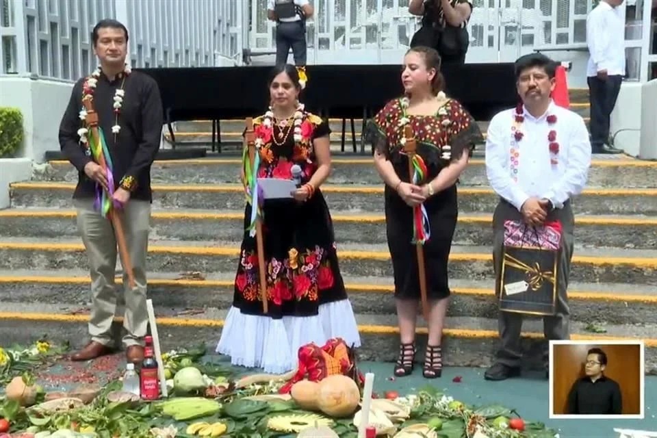 Dan bastón de mando a magistrados del TEPJF