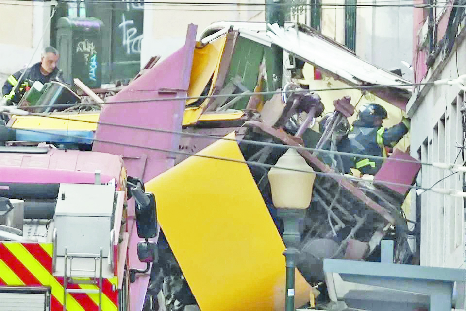 Mueren 15 en precance de funicular en Lisboa