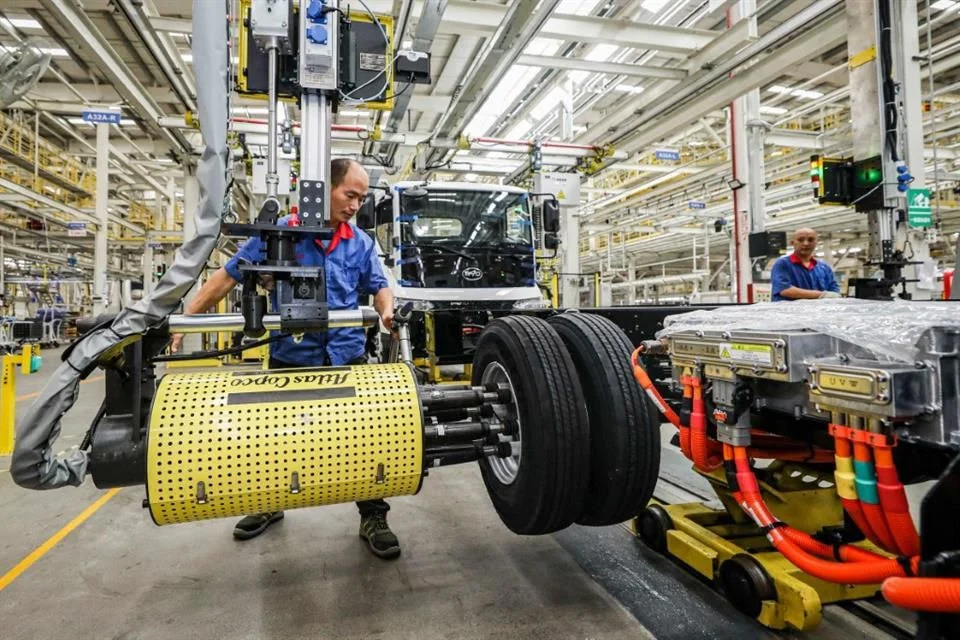 Pondrán arancel de 50% para autos chinos y otros productos