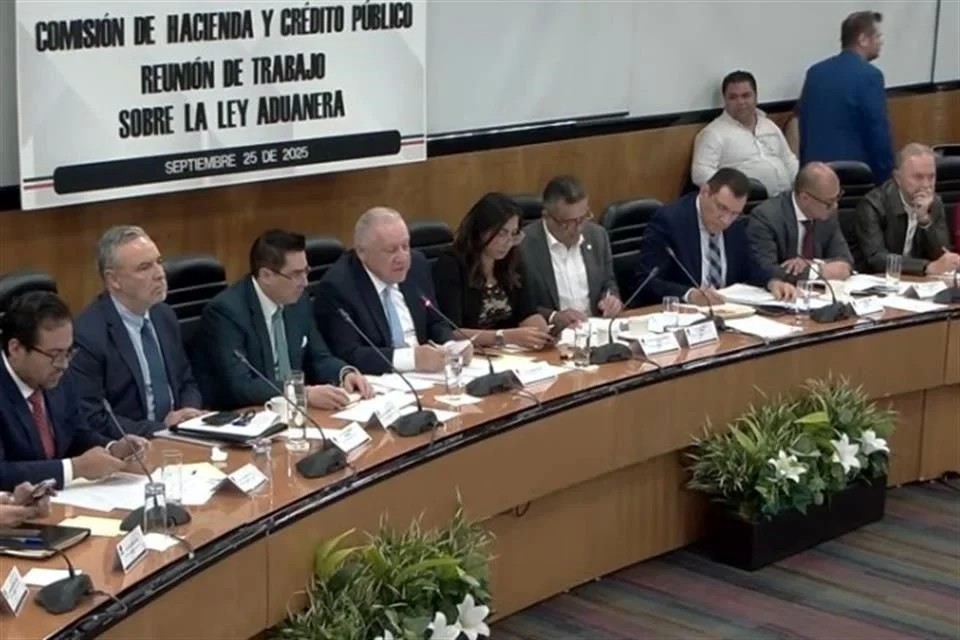 Reconocen funcionarios contrabando en aduanas