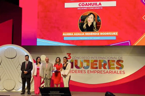 Recibe Alhira Reséndiz reconocimiento nacional