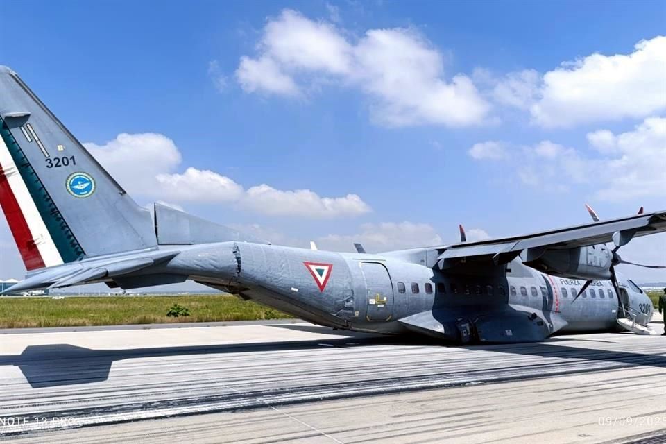 Aterriza de emergencia avión de Fuerza Aérea junto a AIFA