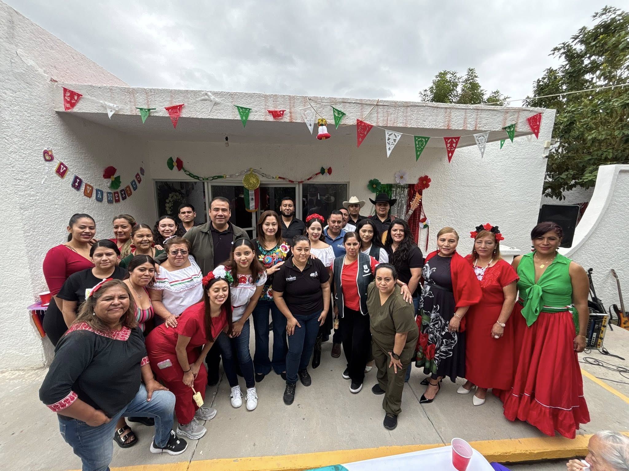 Celebran fiesta mexicana en la Casa de los Abuelos