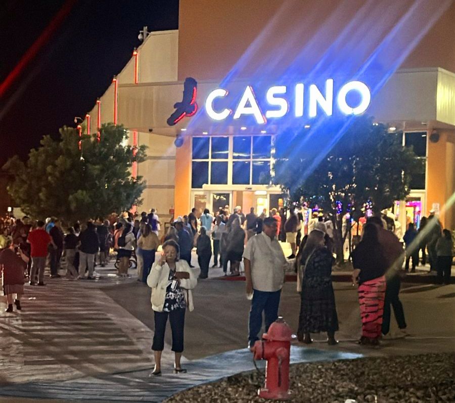 Matan a dos en tiroteo en casino de Eagle Pass