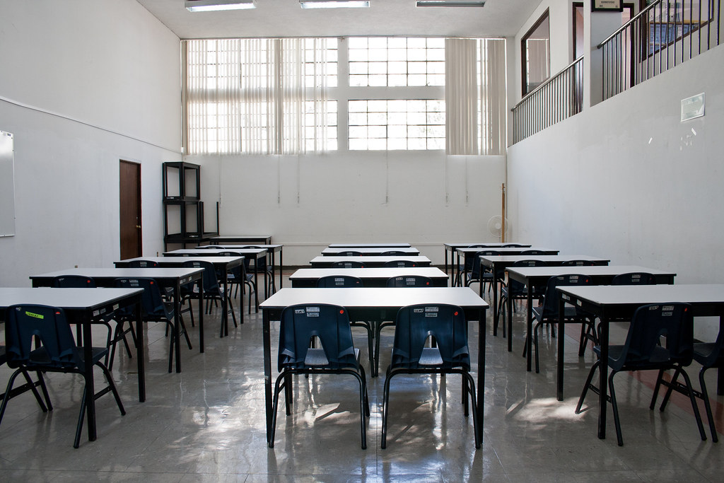Urge proteger a alumnos de universidades “patito”