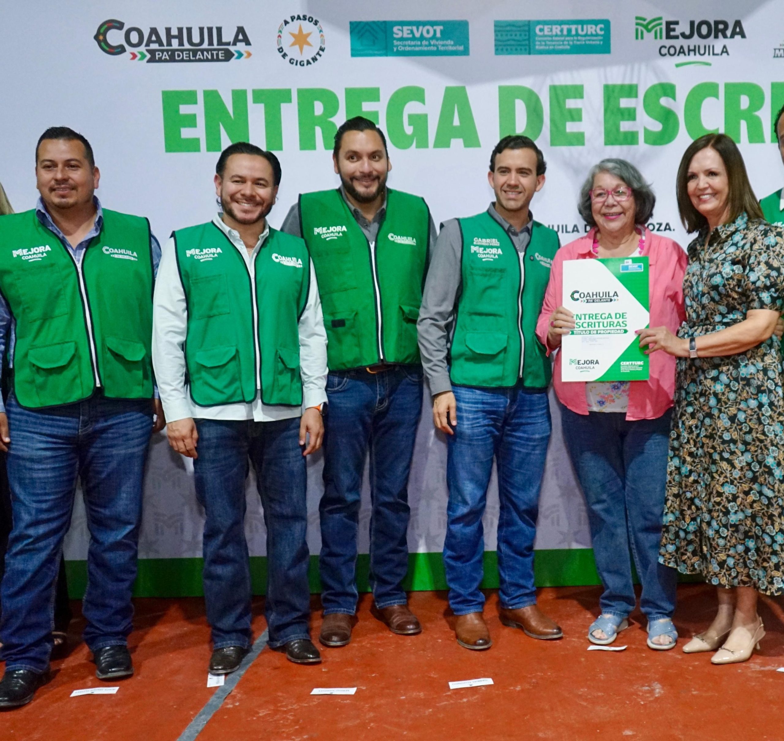 Entrega Mejora Coahuila 372 escrituras en la región