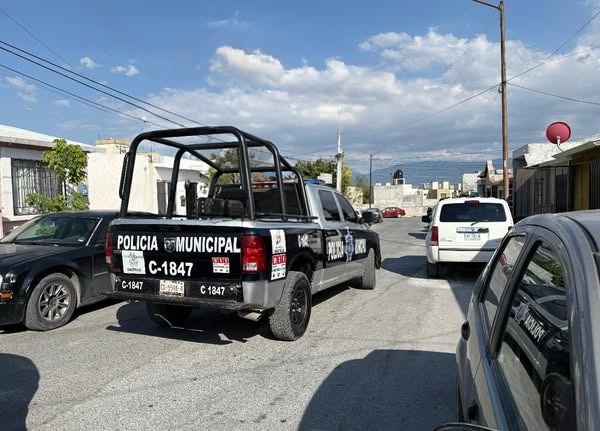 Decide mujer salir por la puerta falsa