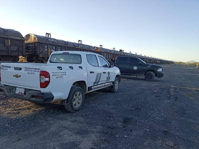 Arrastra y mata tren a mujer en San Alberto