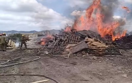 Arde recicladora en Ramos Arizpe