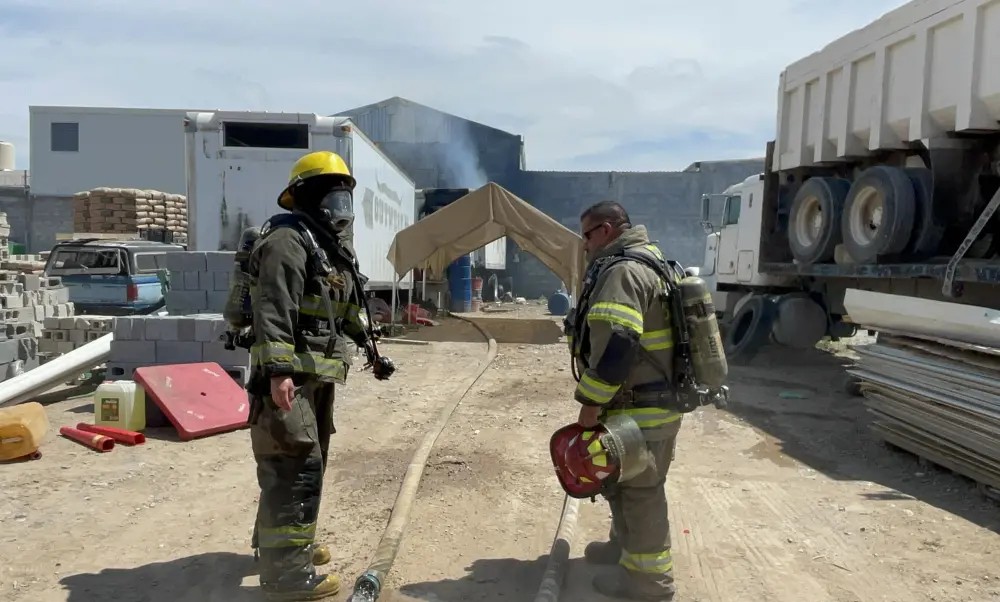Se incendia tráiler habilitado como casa