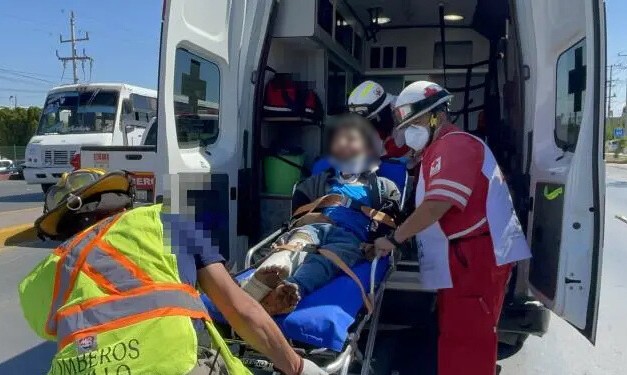 Arrollan motociclistas a hombre; queda grave
