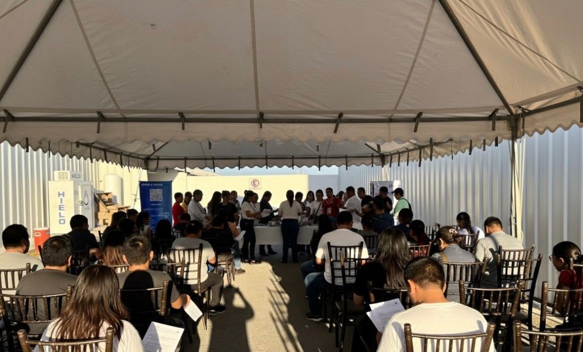 Buscan empleo cientos de monclovenses en Dual