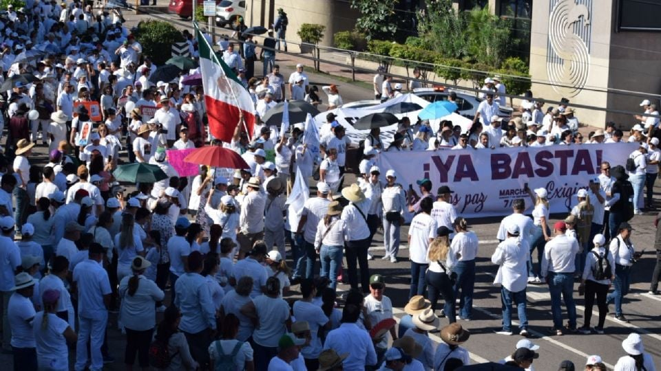 «Ya basta, el n*rco no manda»: salen cientos a marchar en Culiacán para exigir paz a un año de la ola de viol*ncia