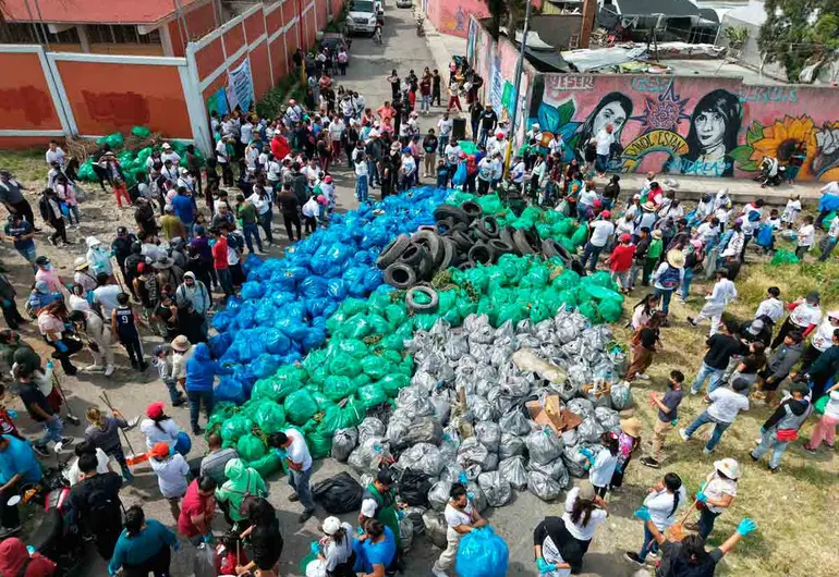 Ecatepec moviliza a más de 170 mil personas para romper récord Guinness de limpieza