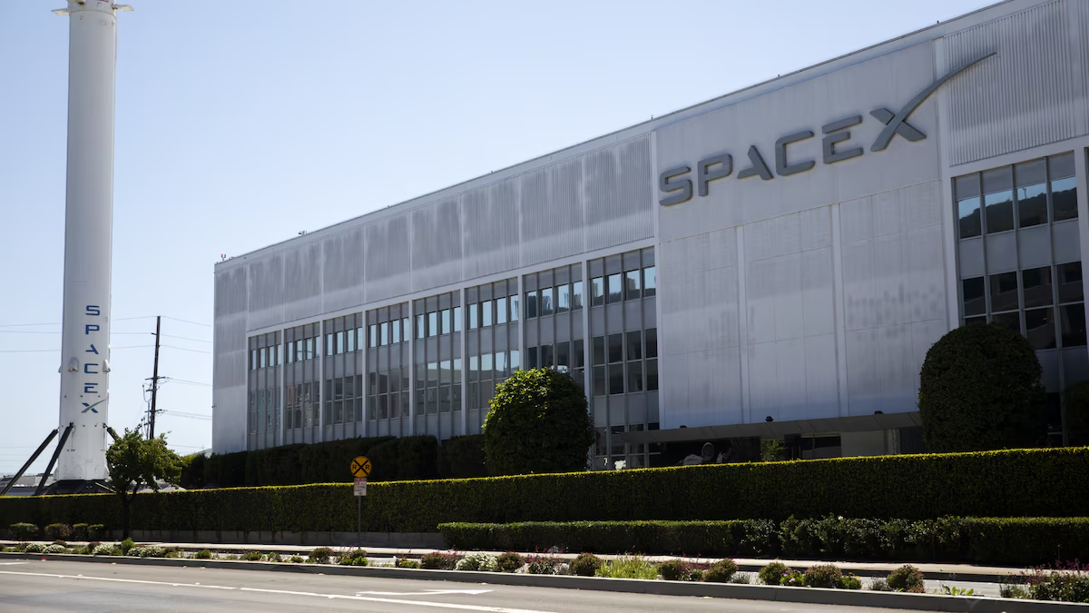 Elon Musk abre la cartera: ¿Qué sabemos de la compra de SpaceX del espectro de EchoStar por 17 mil mdd?