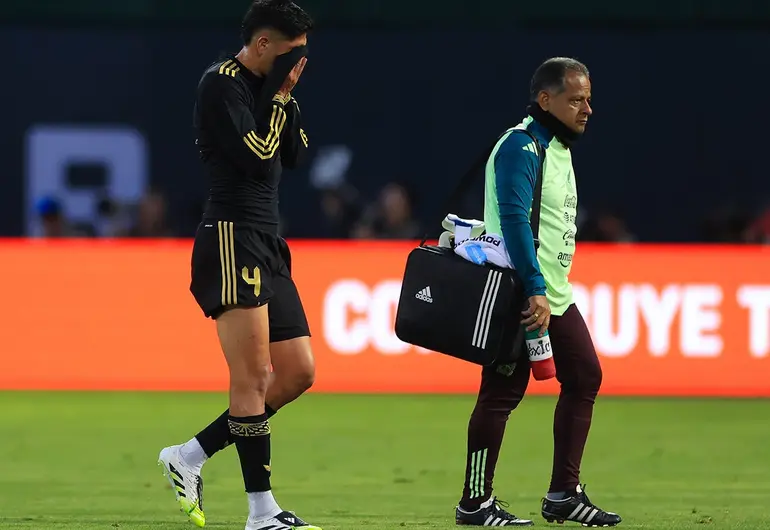 Revelan diagnóstico de Edson Álvarez; México con dos bajas